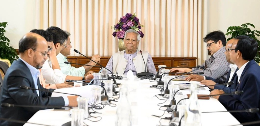 Chief Adviser Professor Muhammad Yunus held a high-level meeting with officials from the Ministry of Shipping, BIDA, BEZA, CPA, and other relevant entities at the State Guest House Jamuna this evening. Photo: PID