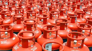 LPG cylinder price reduced by Tk19