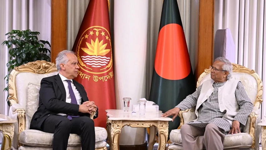 Visiting Italian Interior Minister Matteo Piantedosi met with Chief Adviser Professor Muhammad Yunus on Monday at the State Guest House Jamuna. Photo: CA GOB Facebook page