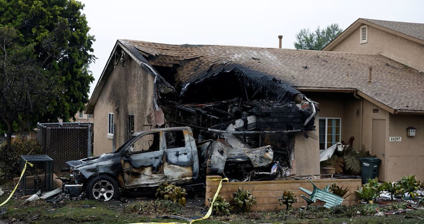 Pilot, passengers killed in San Diego plane crash