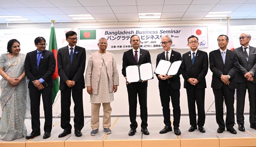 Professor Yunus witnessed the signing of the MoUs on the sidelines of a seminar titled “Bangladesh Business Seminar” in Tokyo. Photo: CA Facebook