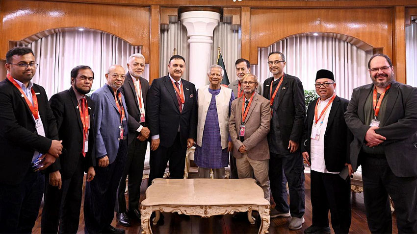 NGO leaders from different Muslim countries pose for a photo with Chief Adviser Muhammad Yunus at the state guest house Jamuna in Dhaka on 6 July 2025. Photo: CA Press Wing