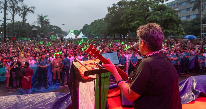 Thousands gather at Manik Mia Avenue to celebrate 36 July with music