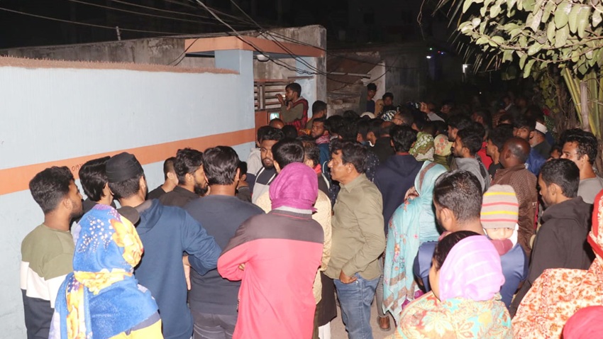 3 of a family found dead in Khulna