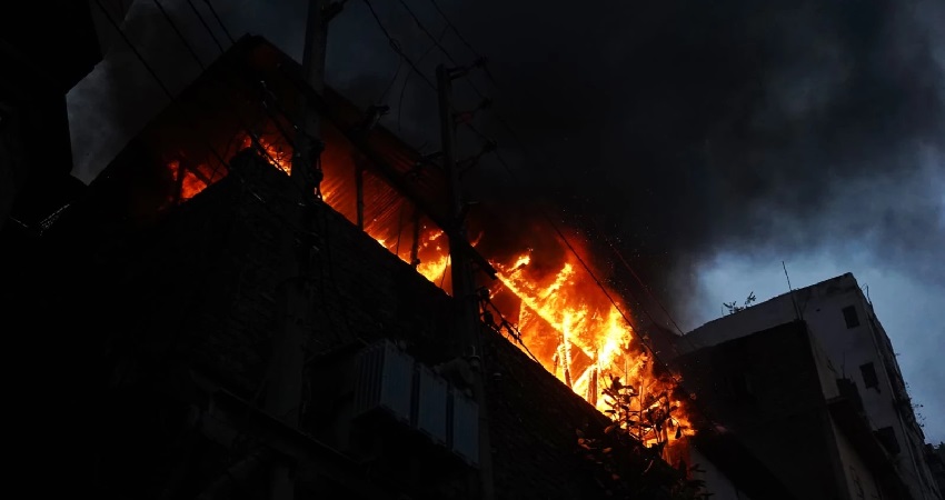 Fire breaks out in capital’s Chawkbazar