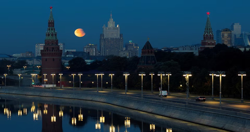 Russia plans a nuclear power plant on the moon within a decade