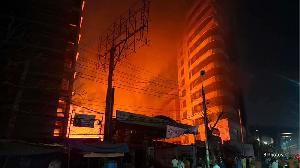 Fire breaks out at Karwan Bazar, 8 units deployed