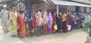 Long queues for TCB goods at Rajarhat as Ramadan demand surges