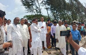 Water Resources Minister visits erosion-hit areas along Meghna