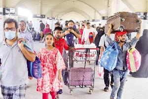 Eid travellers face delays as Kamalapur crowds swell
