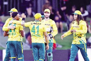 South Africa tear through New Zealand to win first T20