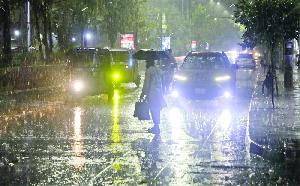 Thunderstorms rage across city