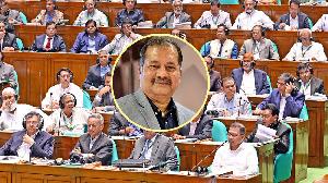 Govt to set minimum education standards for journalists, build nat'l database