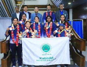 Bronze-winning women's Kabaddi team accorded warm reception at Dhaka airport 