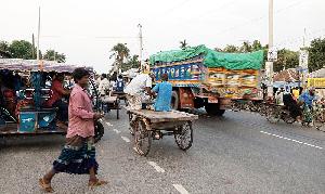 Encroachment, unplanned parking choke Gopalganj highway