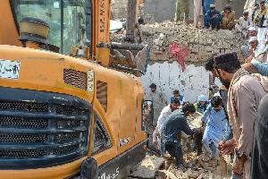 Car bomb attack on checkpoint kills at least 15 in Pakistan