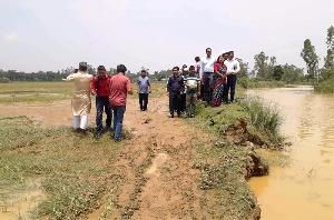 Flash flood risk eases as river water recedes at Nalitabari