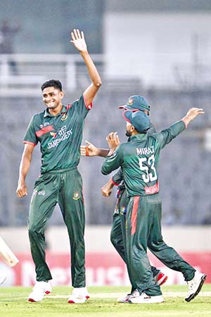 Taskin joins elite Bangladesh club with opening-ball wicket