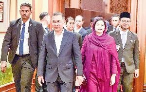 PM accorded warm reception in KL