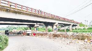 People suffer for foul smell as Sonargaon bridge turns into garbage hotspot