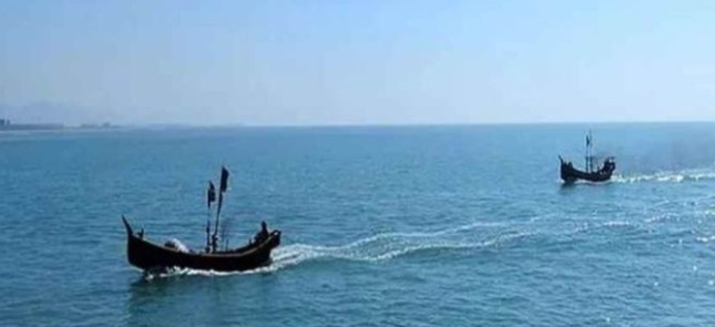 2 boats sink off Myanmar coast in Bay: 530 Rohingya dead
