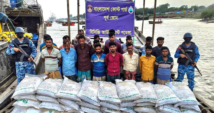 23 smugglers held with 450 sacks of fertilizer in Ctg