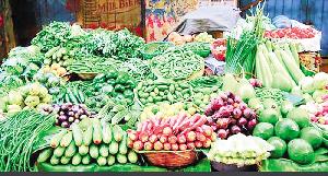 Vegetable prices soar despite ample supply at Dumuria