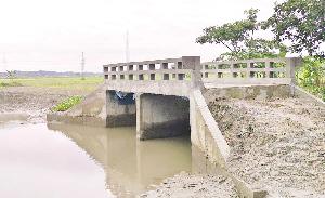 Barishal bridge turns useless for lack of approach road