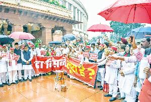 Protest vs protest outside parliament over Amit Shah, Rahul Gandhi, Ram temple
