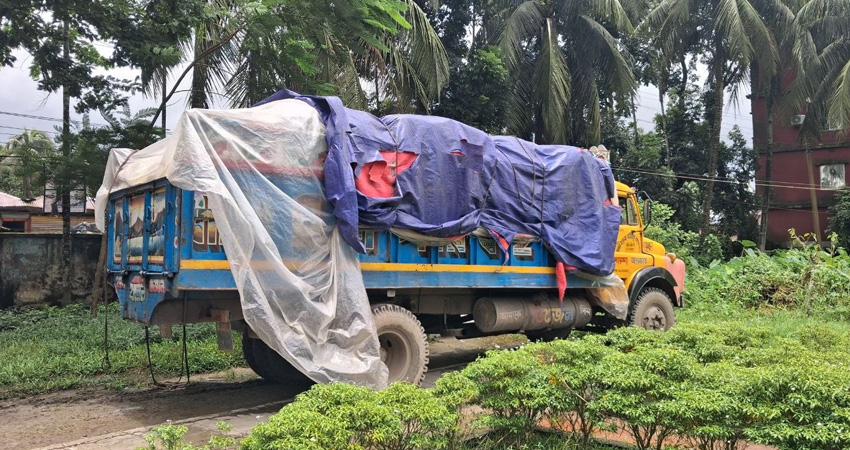 Fertilizer smuggling bid foiled in Bhola, 4 arrested
