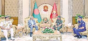 Chiefs of 3 services pay courtesy call on President