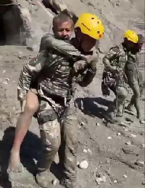 New flood risks impede Nepal, Tibet rescue