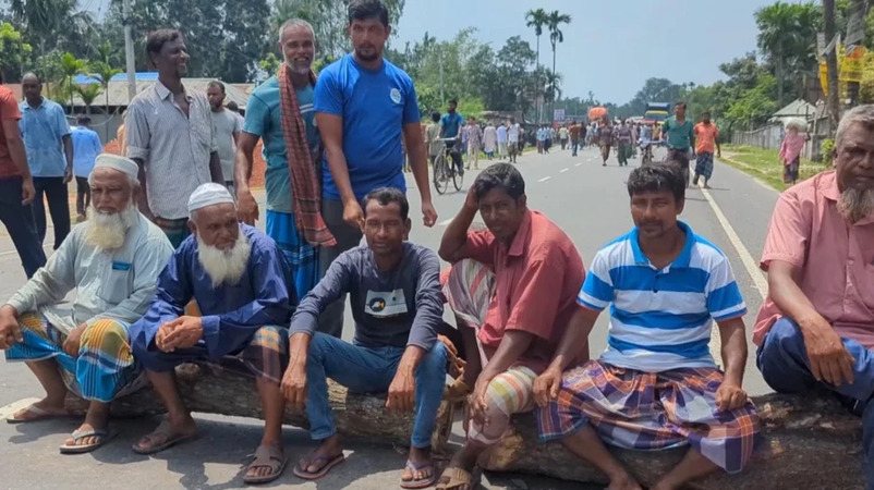 Potato farmers block highway in Rangpur