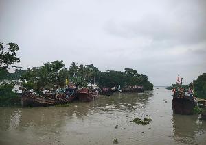 Rough weather, ice shortage put hilsa fishers in trouble 