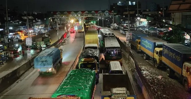 Truck hits three garment workers in Narayanganj, woman killed
