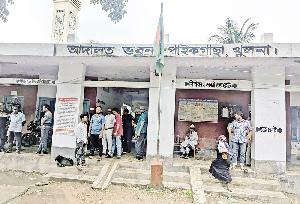 Dilapidated Paikgachha court building poses safety risk