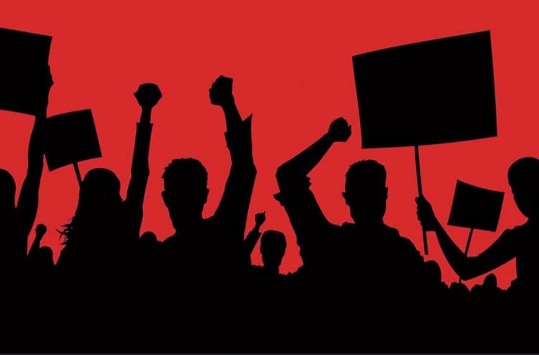 Sacked Islami Bank staff block Ctg-Cox’s Bazar highway