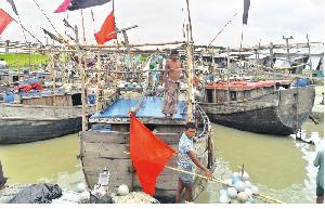 Fuel price hike puts 100,000 Char Fasson fishers into financial hardship