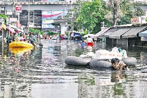Bangkok floods force 6,000 into shelters as damage tops $327m
