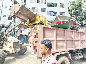 Footpath eviction drive faces attacks at Mirpur 