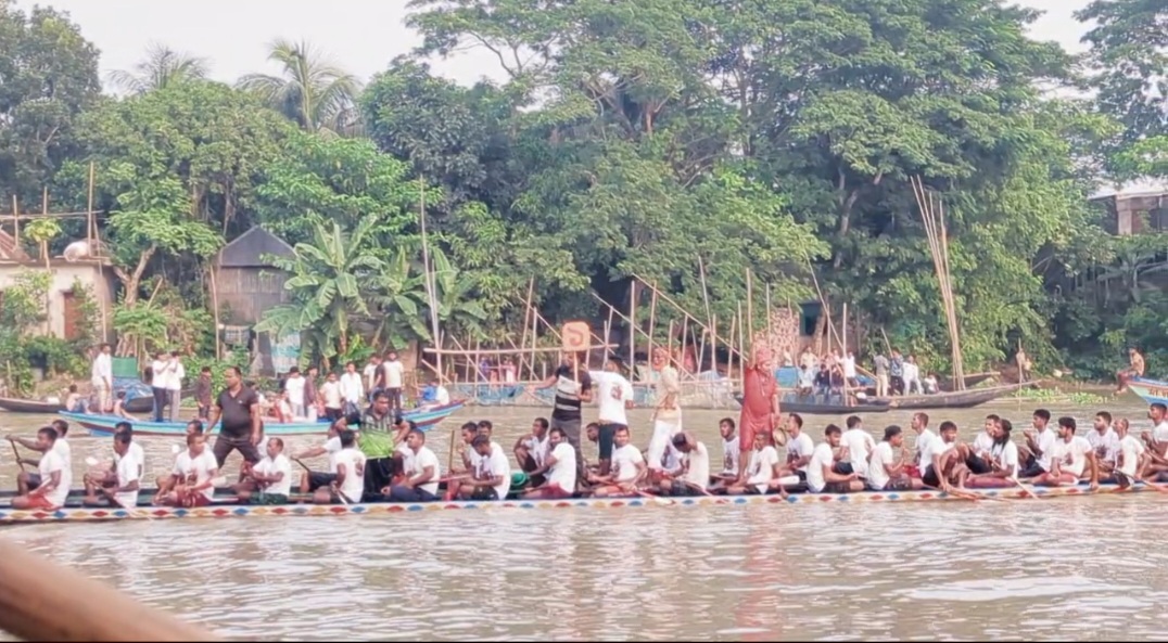 Traditional boat race held in Faridpur’s Kumar River