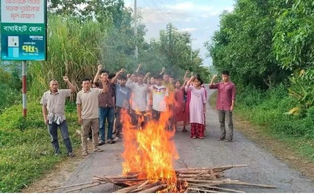 Indefinite Sajek road blockade begins