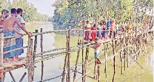 300 families at Badiakhali remain stranded as bamboo bridge over Alai River collapses 