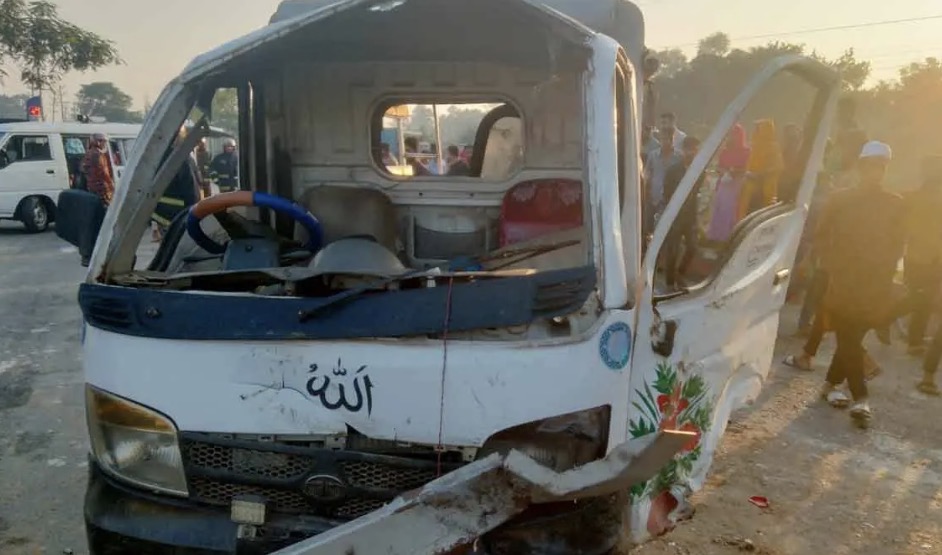 2 killed, 9 injured as covered van hits leguna 