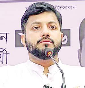 Ishraque defends showing firearm