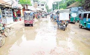 Potholes turn S’ganj-Raiganj highway into nightmare