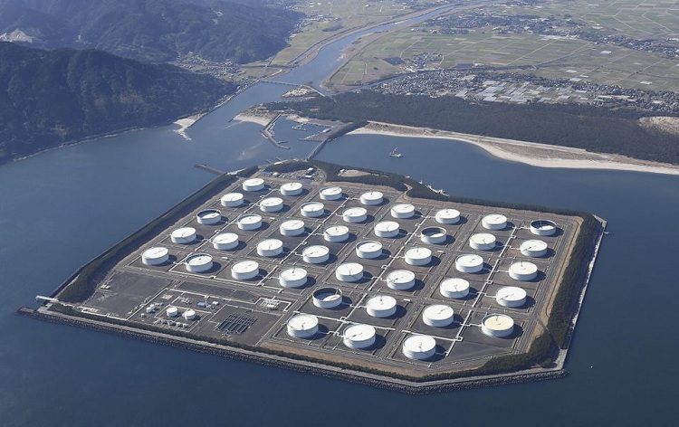  An aerial view shows Shibushi National Petroleum Stockpiling Base in Kagoshima prefecture, Japan January 18, 2019, in this photo taken by Kyodo. Photo :Reuters 