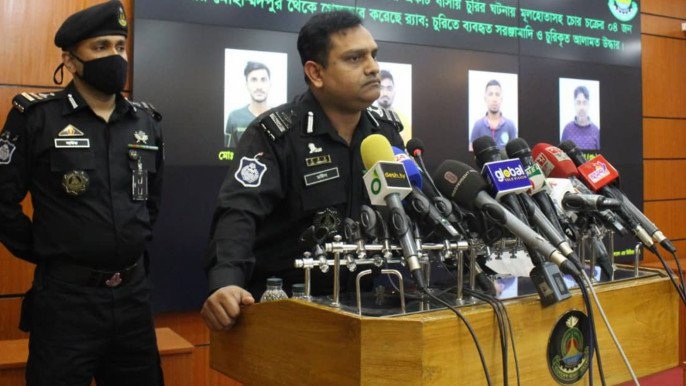 Commander Khandaker Al Moin, director of Legal and Media Wing of RAB, addressing a press briefing at RAB Media Centre in the city's Karwan Bazar on Saturday afternoon.