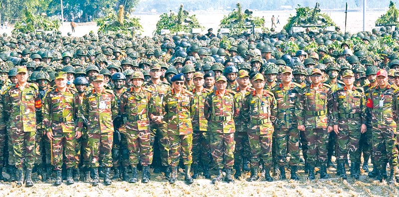 Chief of Army Staff General SM Shafiuddin Ahmed poses for photo with the army members after the winter exercise named 'Training Nobodigonto' at Chechua Bazar at Muktagachha on Thursday. photo : ispr