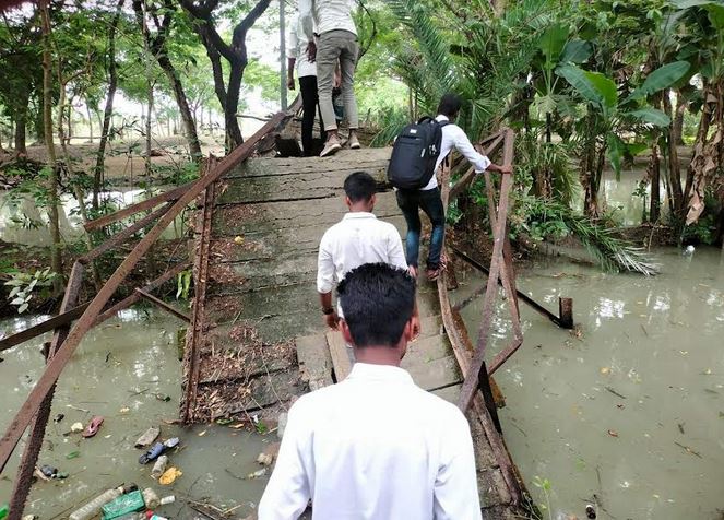 One injured as dilapidated bridge collapses in Barguna